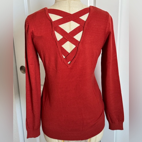 Mia Back Detail Pullover V-Neck Sweater - Picture 2 of 5